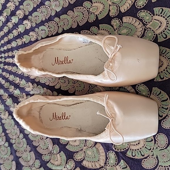 mirella pointe shoes